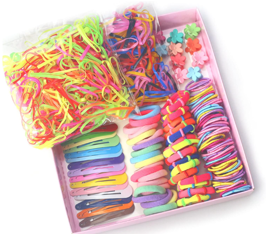 Lot de 780 accessoires cheveux colorés pour bébés filles : élastiques, chouchous, pinces et barrettes.